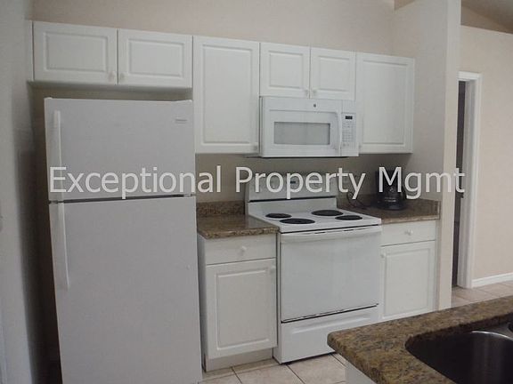 4th image of 1406 SW 39th Ter