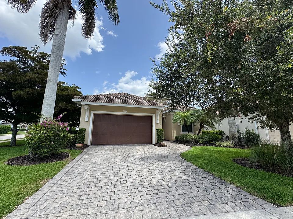 1520 Raffina Ct