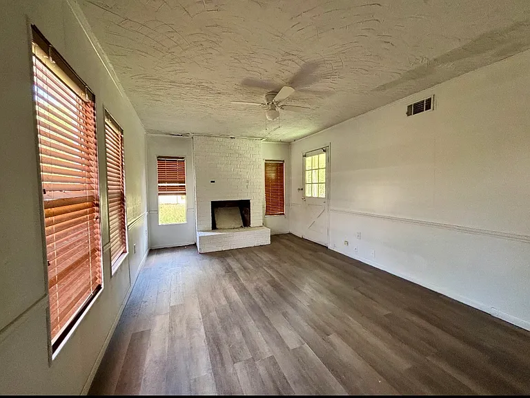 612 Winding Way St — Photo 9