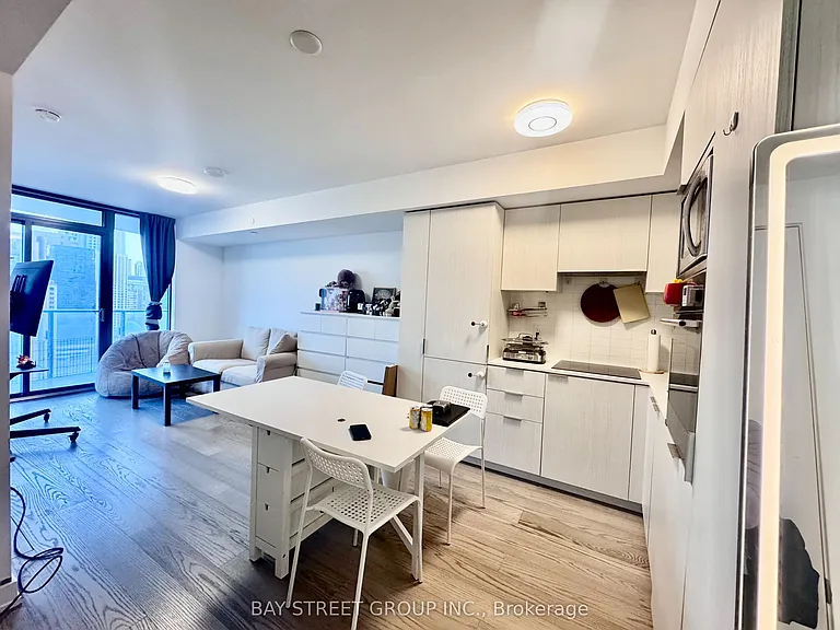 11 Wellesley St W #2103 — Photo 5