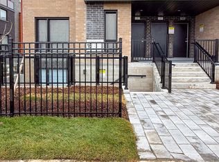 16 Lytham Green Cir #12, Newmarket, ON