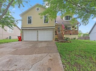 609 NE Ridge Creek Dr, Blue Springs, MO 64014