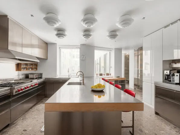 730 Park Avenue image 8 of 24