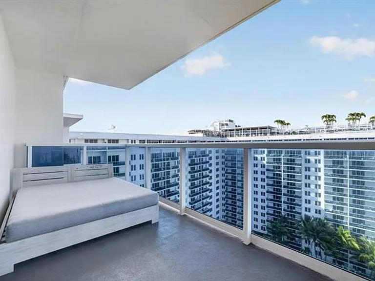 2301 Collins Ave #Penthouse 14 — Photo 16