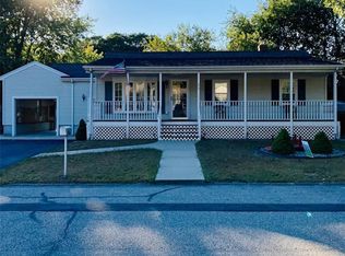 95 Pettis Dr, Warwick, RI 02889