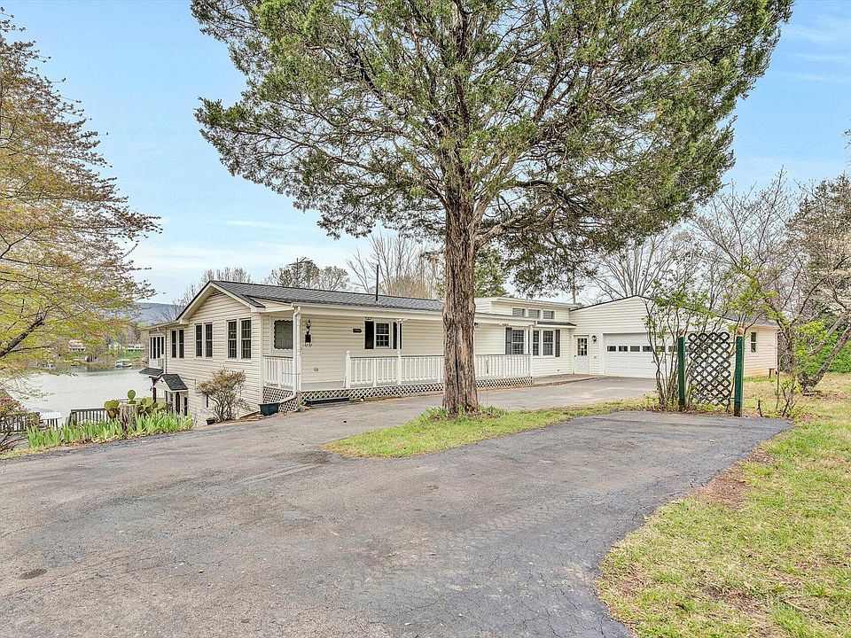 1st image of 318 Pine Dr