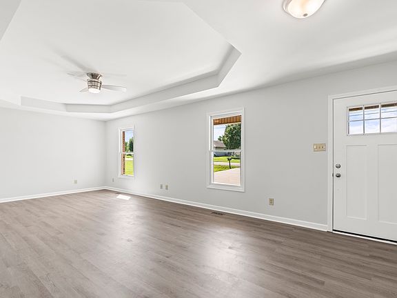 3rd image of 38 Hunt Hollow Dr