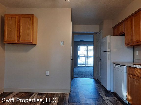 3rd image of 712 13th St APT 05