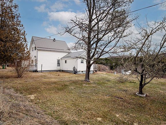 4th image of 104 Yorke Settlement Rd