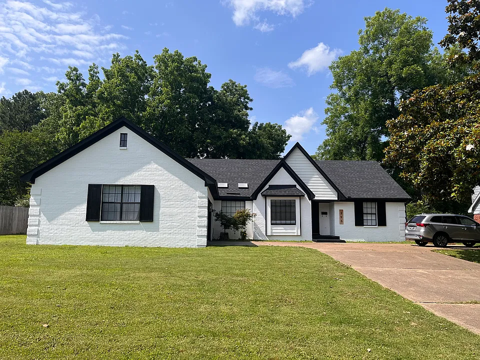 296 E Poplar Ave