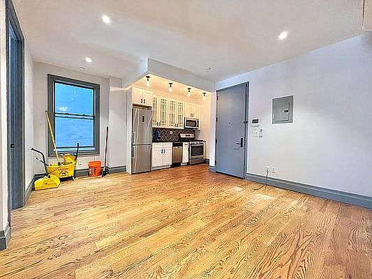 1st image of 264 Sullivan Pl #2E