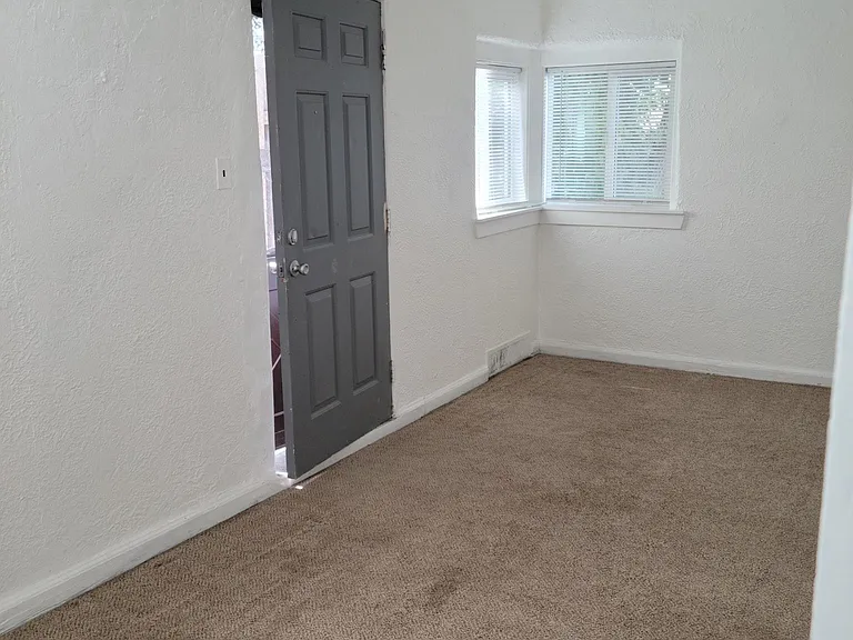 1473 N Zenobia St #A — Photo 10