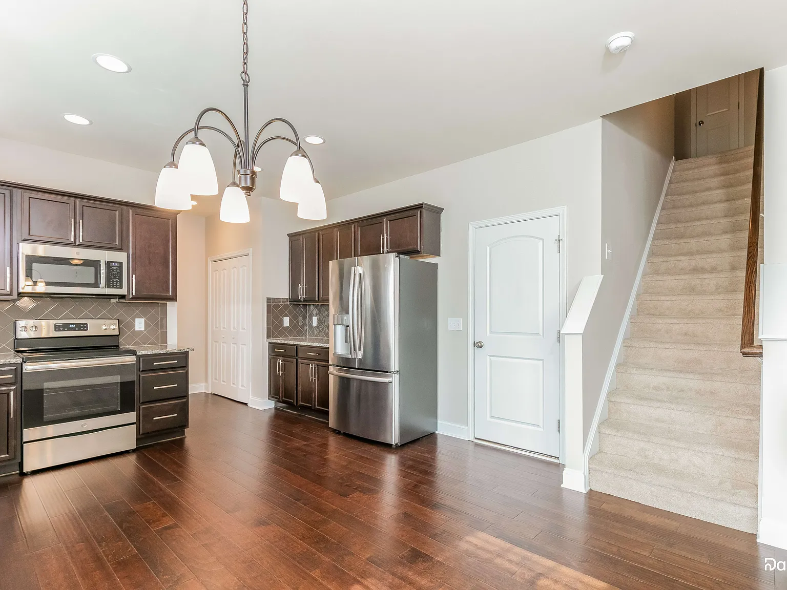 4 bed, 2.5 bath, 2041 sqft, $2,195 — Photo 4
