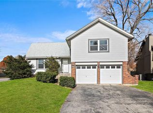 14701 S Wyandotte Dr, Olathe, KS 66062