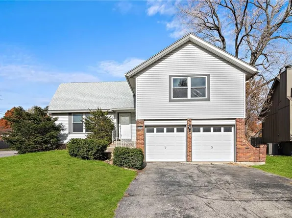 14701 S Wyandotte Dr, Olathe, KS 66062