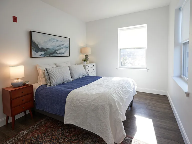 4-Bedroom , 2 Bathroom