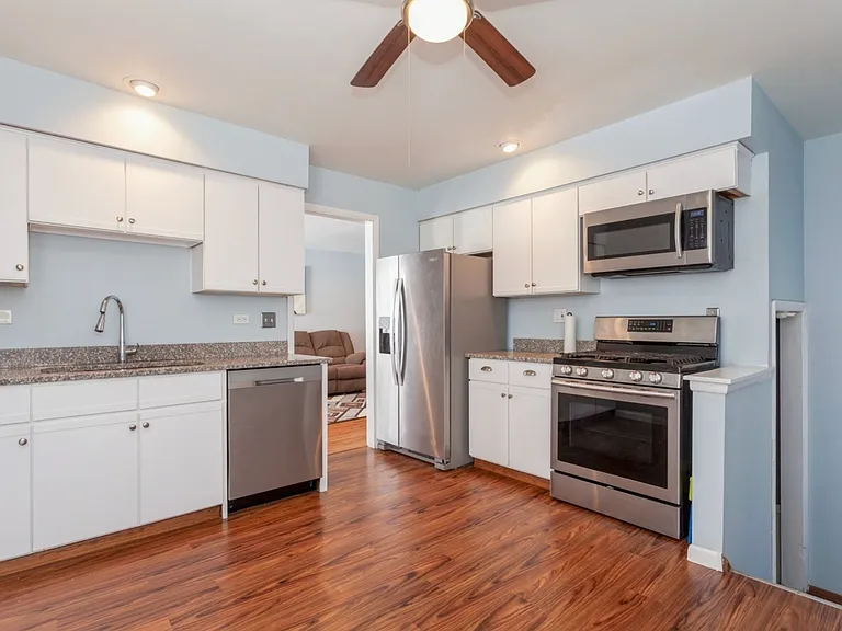 736 W Hinsdale Ave — Photo 2