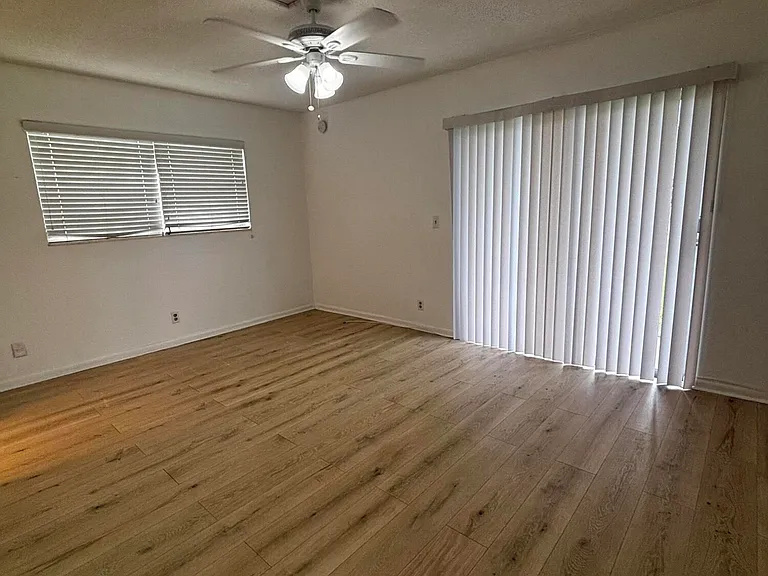 353 Sheffield St E #O — Photo 11