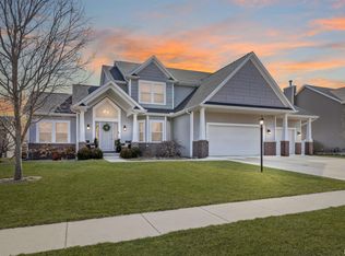 81 Warwick Cir, Morton, IL 61550