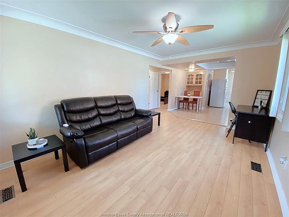 5th image of 849 Dougall Ave