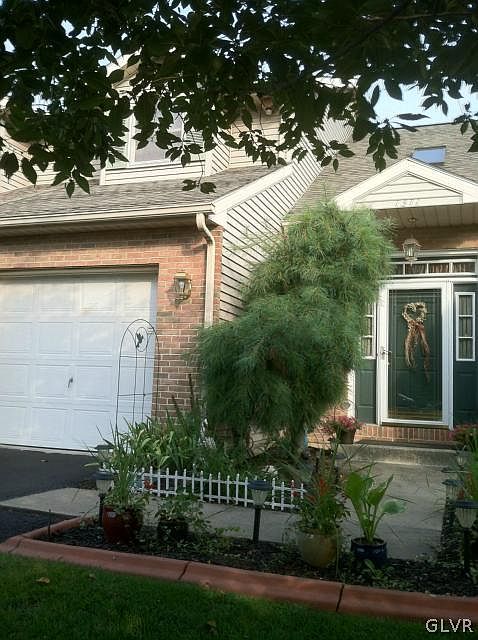 1st image of 1311 Howard Ln