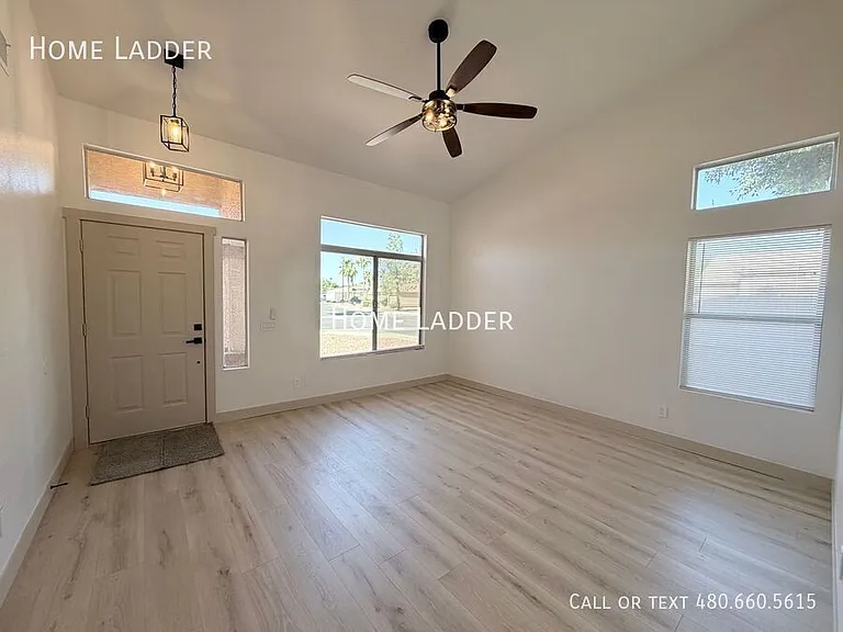 1336 E Tradewind Dr — Photo 3