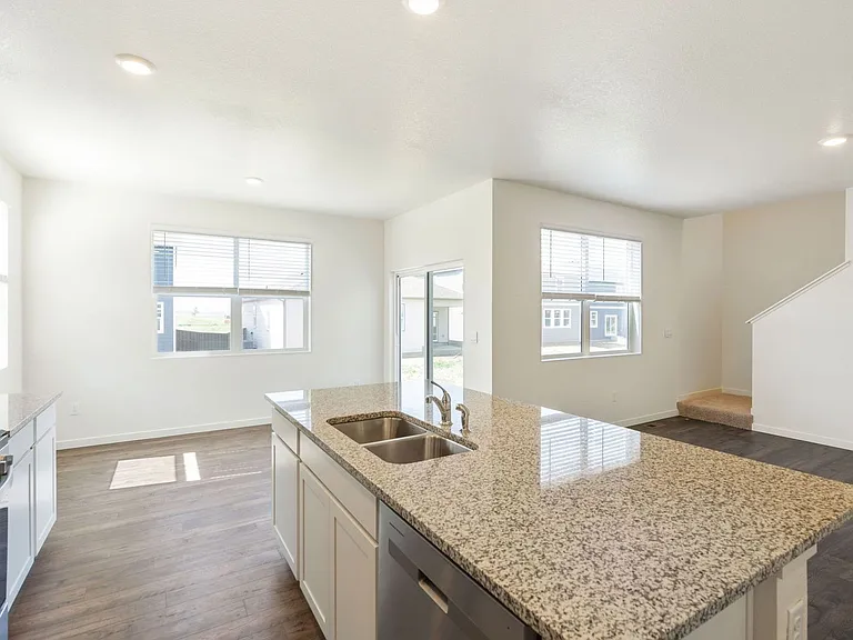 815 Elias Tarn Dr — Photo 6
