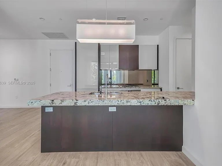 2831 S Bayshore Dr #402 — Photo 8
