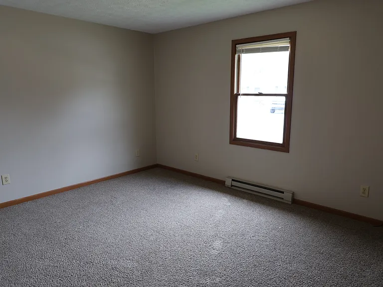 8 Westside Ct — Photo 18