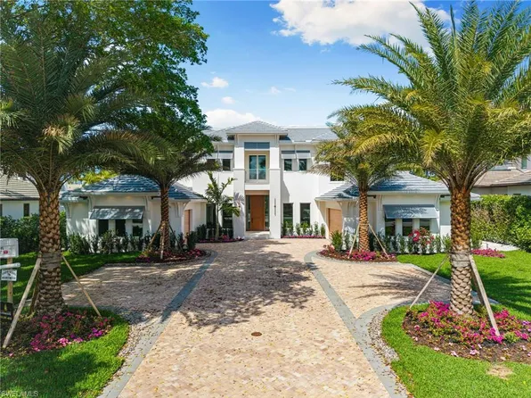 1985 Crayton RD, NAPLES, FL 34102