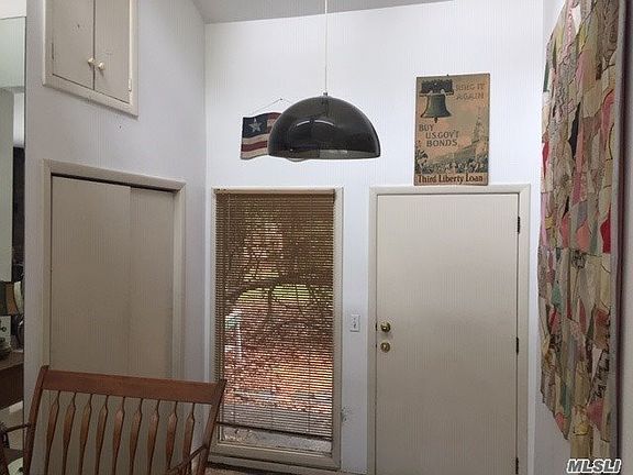3rd image of 5 Argyle Ln