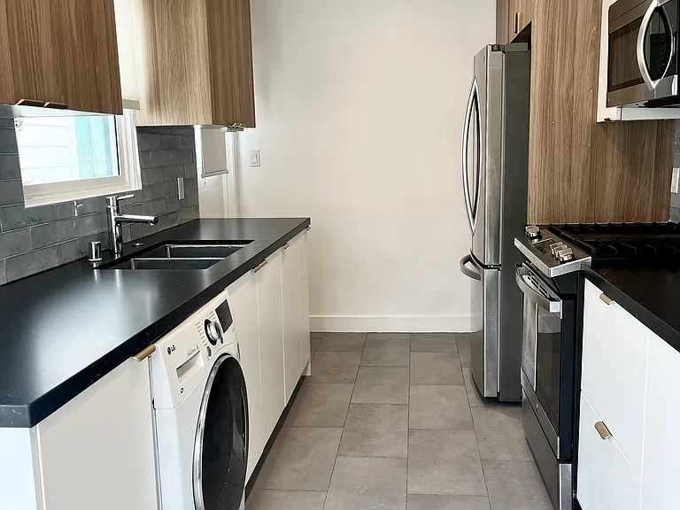 416 Longfellow Ave — Photo 2