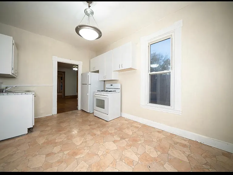 701 Bedford St #2 — Photo 25