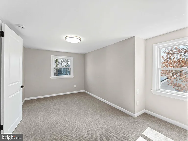 204 E Mill Rd — Photo 19