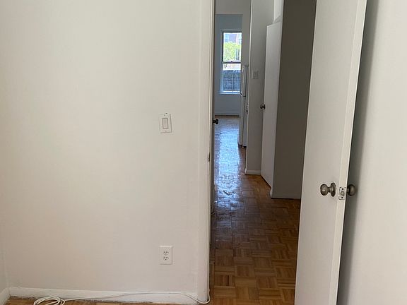 4th image of 217 E 85th St #21