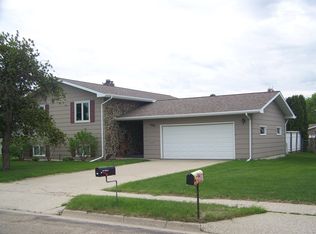 806 16 1/2 St NE, Jamestown, ND 58401