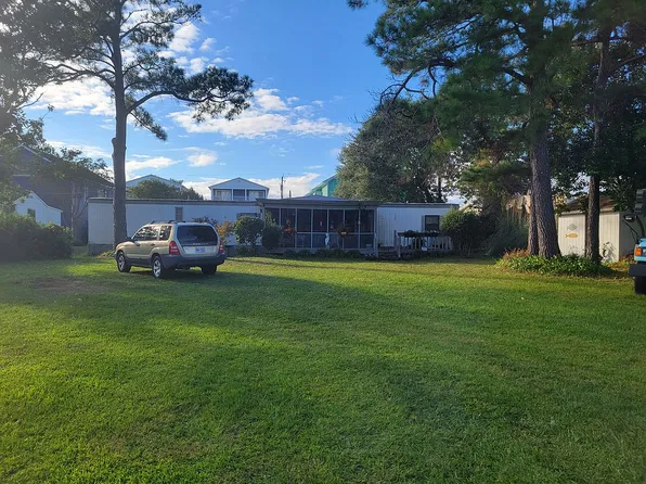 1702 Bonito Ln, Kure Beach, NC 28449