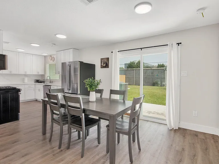 1703 Ansbury Dr — Photo 8