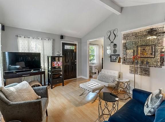 5th image of 115 Holt St