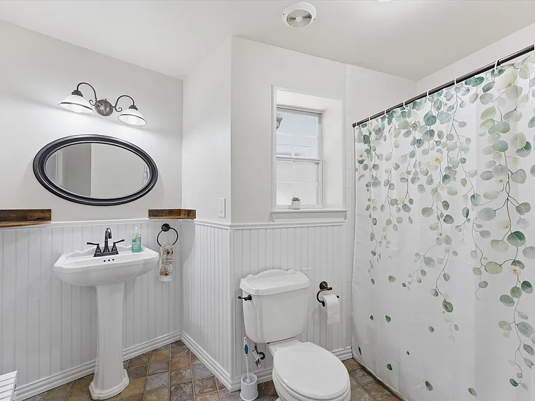 1025 Burchbury Trl — Photo 8