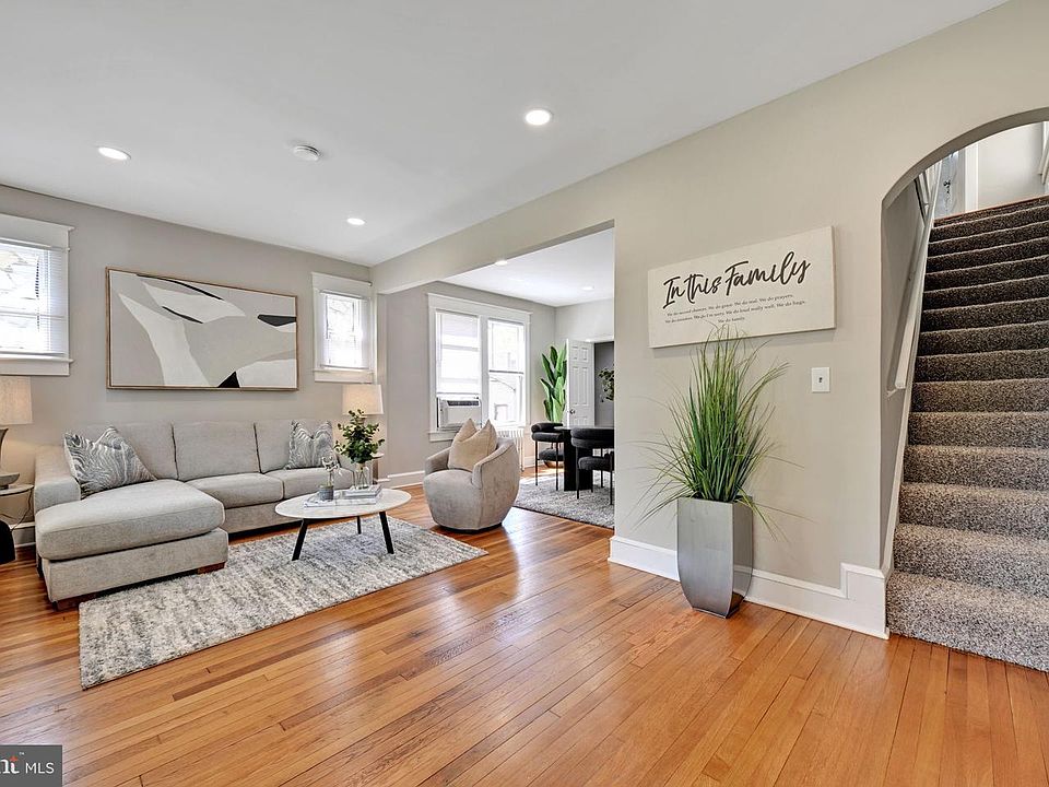 1st image of 3005 7th St SE