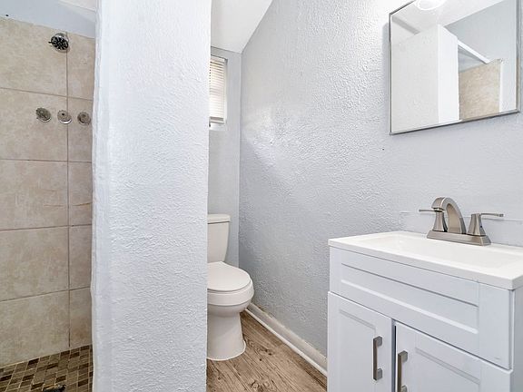 3rd image of 207 N Pinewood Ave #211