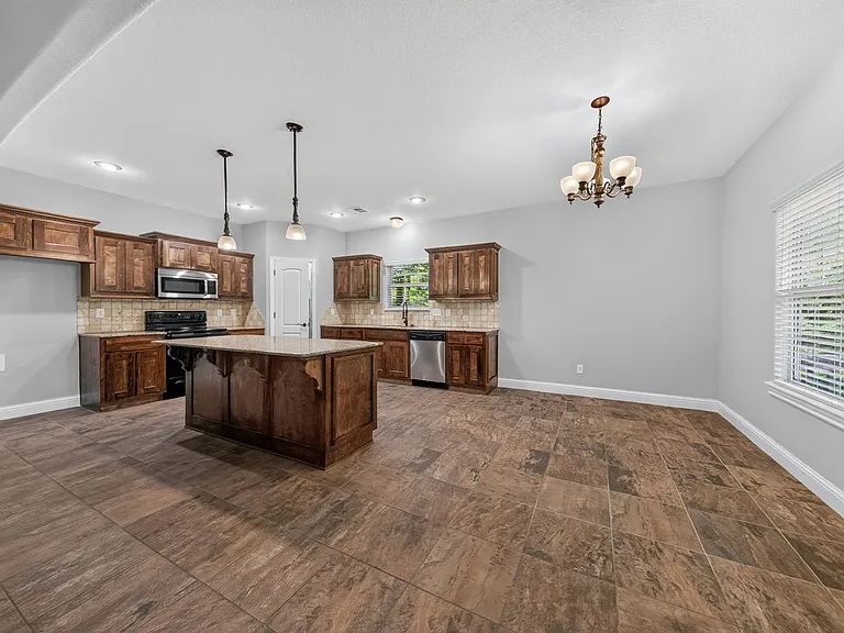 9 Monmouth Dr — Photo 2