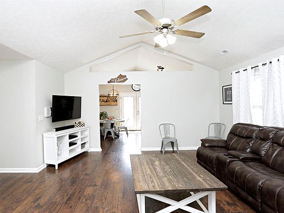 4th image of 180 Angel Falls Dr