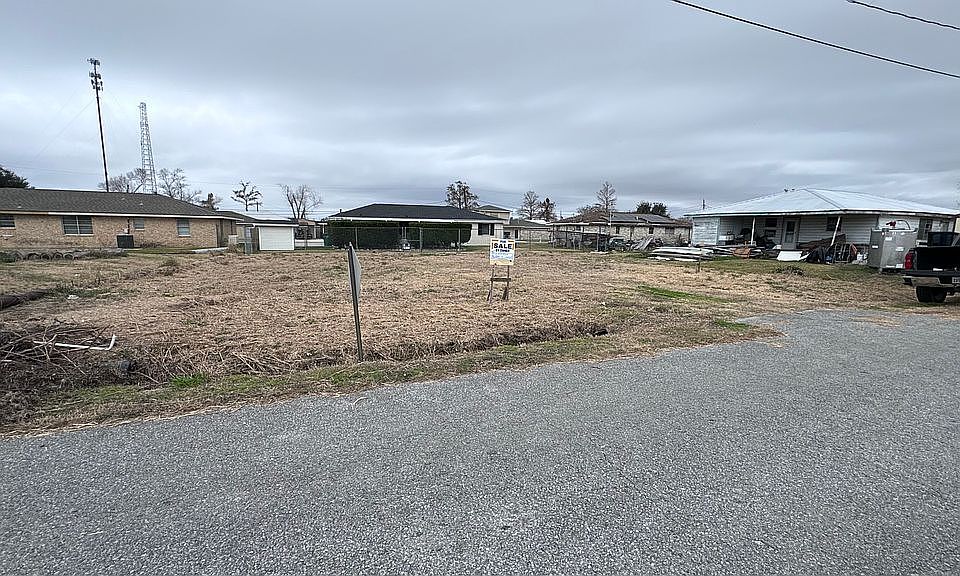 2nd image of 310 W 14th St