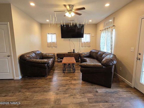 2nd image of 418 W Aspinwall St