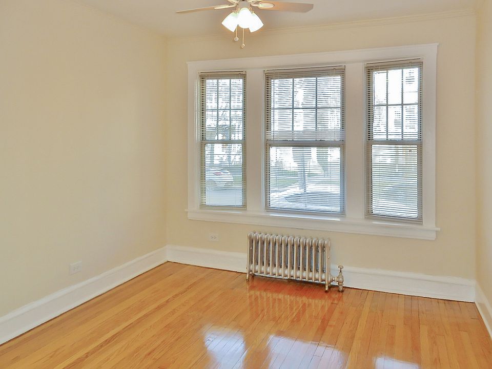 1st image of 1607 1/2 W Berteau Ave #1