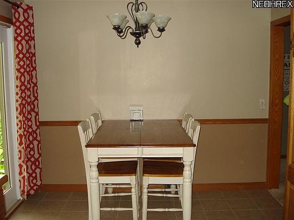 4th image of 1735 W Hill Dr