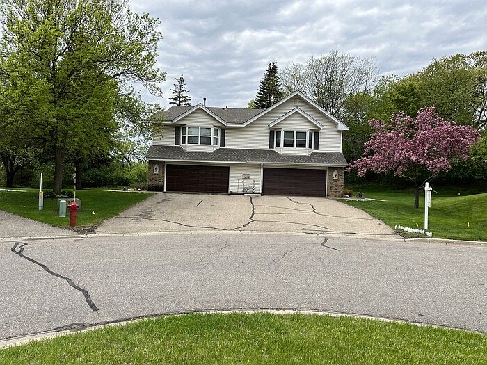 1st image of 407 Wood Way