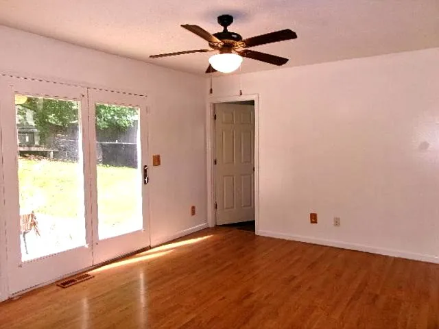 202 Crestway Dr — Photo 3